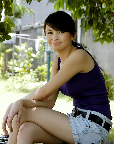 Foto Seksi Donita with Tank Top bugil artis celebrity fashion style pic