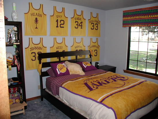 Minimalist Lakers Bedroom Ideas with Simple Decor