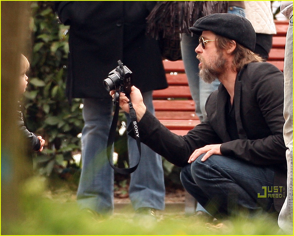 http://4.bp.blogspot.com/_1PGSo8IFCCw/S8mkoUj7cpI/AAAAAAAANj0/MmGqexudSwU/s1600/brad-pitt-park-06.jpg