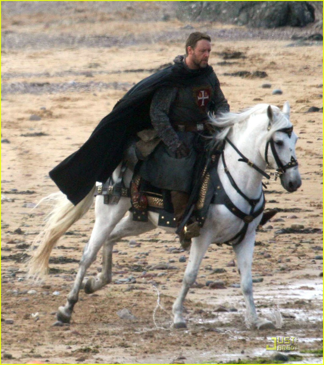 http://4.bp.blogspot.com/_1SGD51qBHlU/S-q9x5aMfuI/AAAAAAAAAq0/_FmhaKnlkHM/s1600/russell-crowe-robin-hood-set-01.jpg