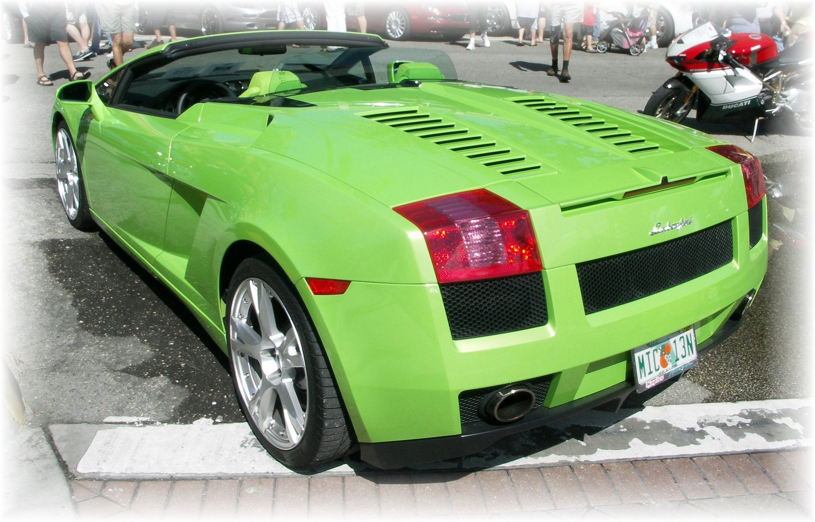 [Lamborghini_green_2.jpg]