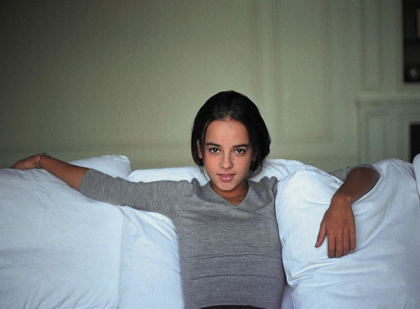 http://4.bp.blogspot.com/_1VIIu3Zv-cw/SxC3t3Kec1I/AAAAAAAAAzc/aWnSERboa7g/s1600/Alizee-011.jpg