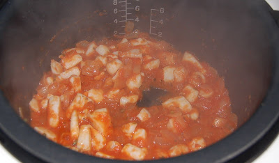 Se añade el tomate triturado
