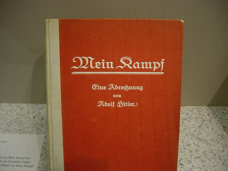 [800px-Erstausgabe_von_Mein_Kampf.jpg]