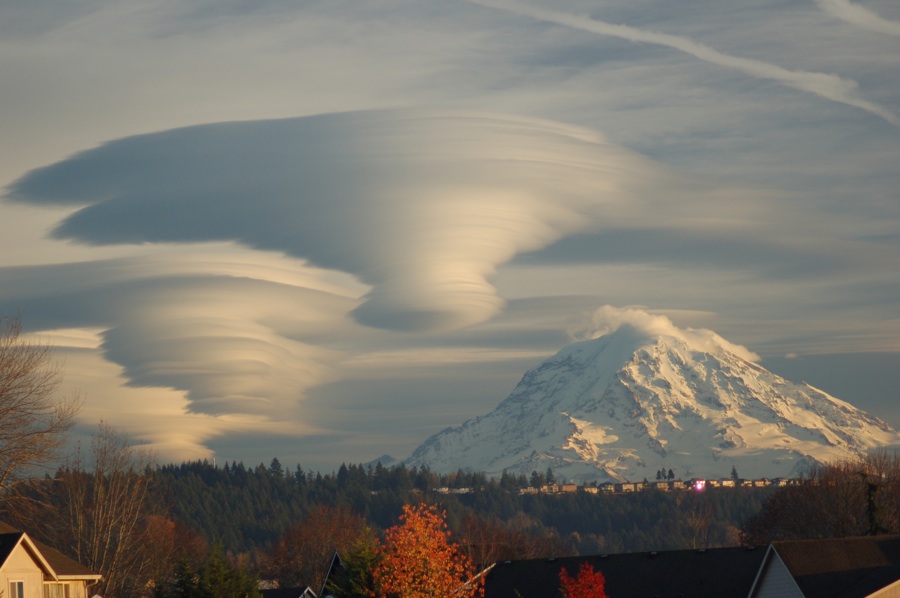 [rainierclouds_thompson.jpg]