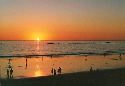[3737586-First_LA_Sunset_Santa_Monica_Beach-California.jpg]