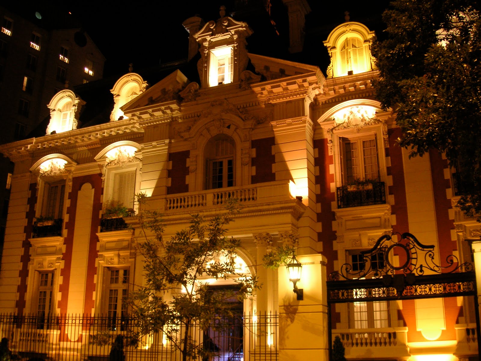 [Four_Seasons_Hotel_Buenos_Aires.jpg]