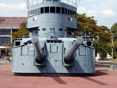 Dhomburi