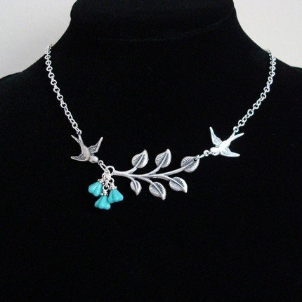 [Laura+necklace.jpg]