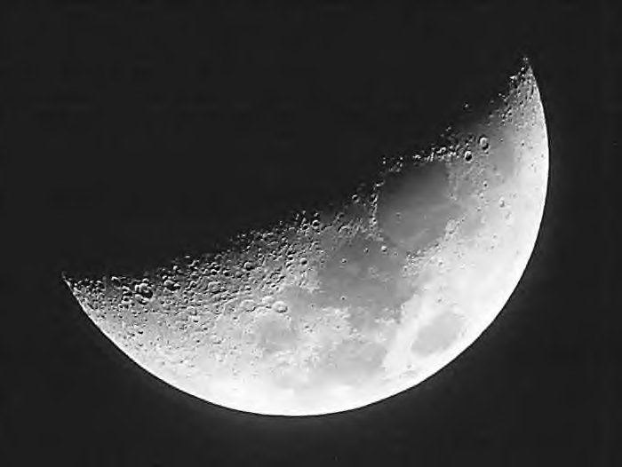 [First+Quarter+Moon+or+Waxing+Moon.jpg]