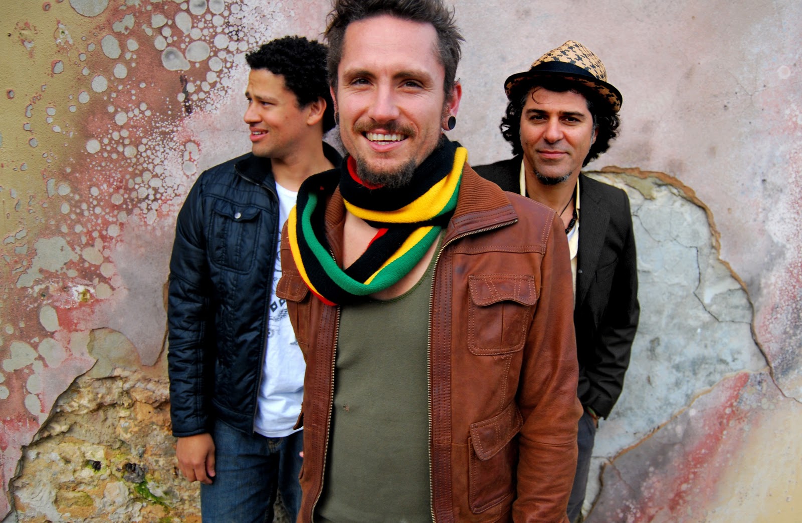 http://4.bp.blogspot.com/_1bsEiO1ILlM/TU4ngJaPN_I/AAAAAAAAAA4/RXDcyia0a0I/s1600/john-butler-trio-one-way-road.jpg
