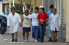 LA SEÑO LILI Y SUS ALUMNOS