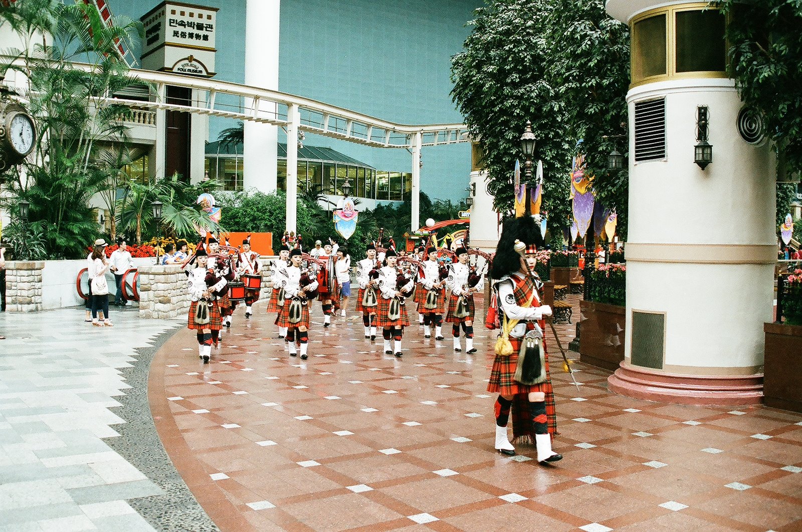 [Seoul,+Lotte+World+Amusement+Park+(11).jpg]