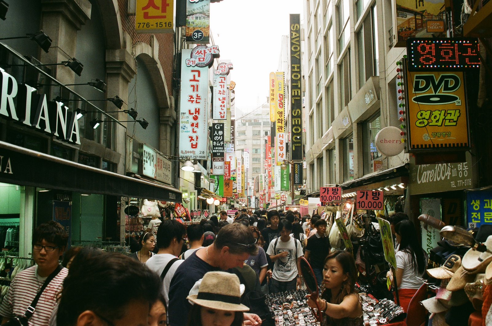 [Seoul,+outdoor+shopping+district.jpg]