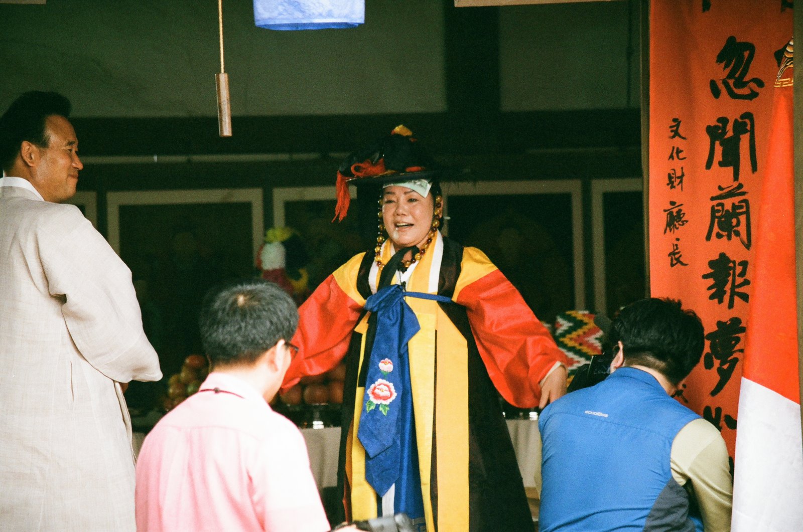 [Traditional+funeral+chant,+Seoul,+folk+village.jpg]