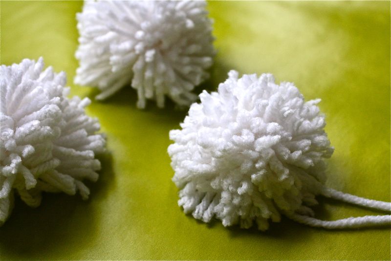 Pom Poms MADE EVERYDAY (With images) Pom pom tutorial, How to make