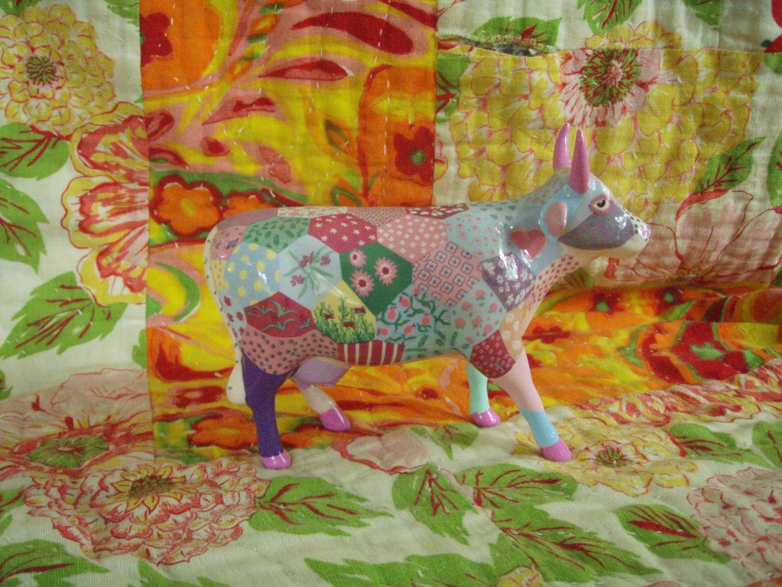 [cow+on+quilt.jpg]