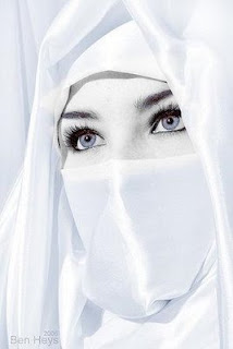http://4.bp.blogspot.com/_1gs9ABbc9aA/StXOzOLMkRI/AAAAAAAAAGw/mDoJg2foFyY/s320/wanita+solehah.jpg