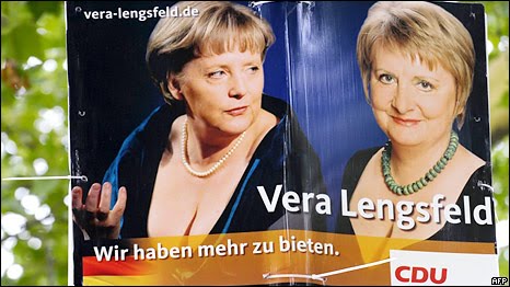 [090812170030_merkel_cleavage_afp_466.jpg]