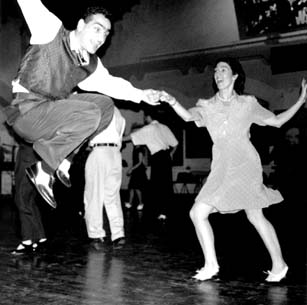 [swing-dance-swing-orchestra.jpg]