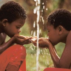 http://4.bp.blogspot.com/_1kC8hcJfy3c/RvDlKmxL-sI/AAAAAAAAADA/Tqg2UA05DVw/s320/Boys%2520drinking%2520water%2520Africa2.jpg