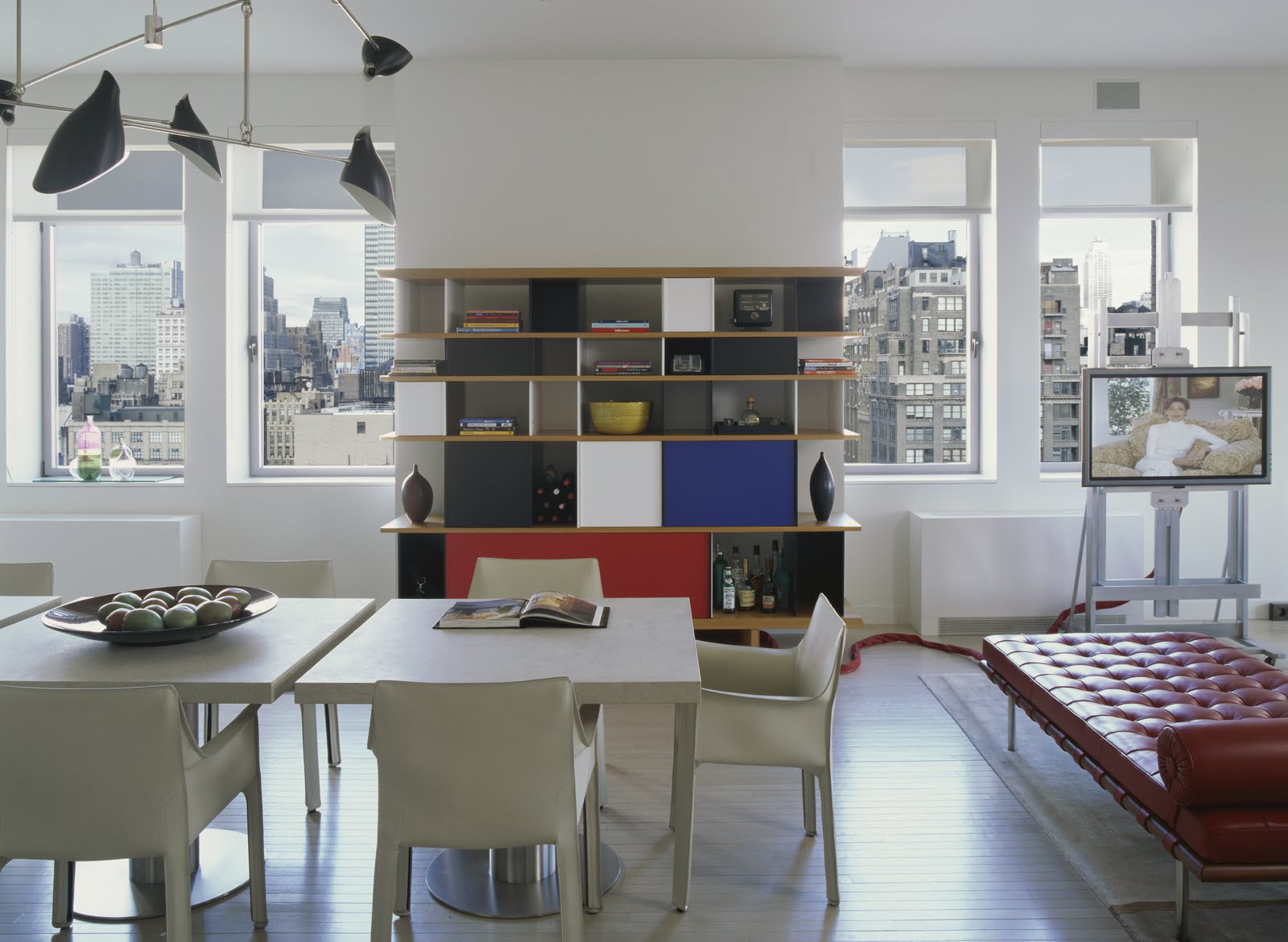 http://4.bp.blogspot.com/_1oymspG75pc/THqBIStm6lI/AAAAAAAAFFs/AcBlbbifTzY/s1600/Chelsea%2BLoft%2BLiving-Dining%2BRoom%2B(4).jpg