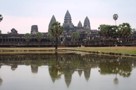 [c071+-+Siem+Reap+-+Angkor+Wat+Sunrise.JPG]