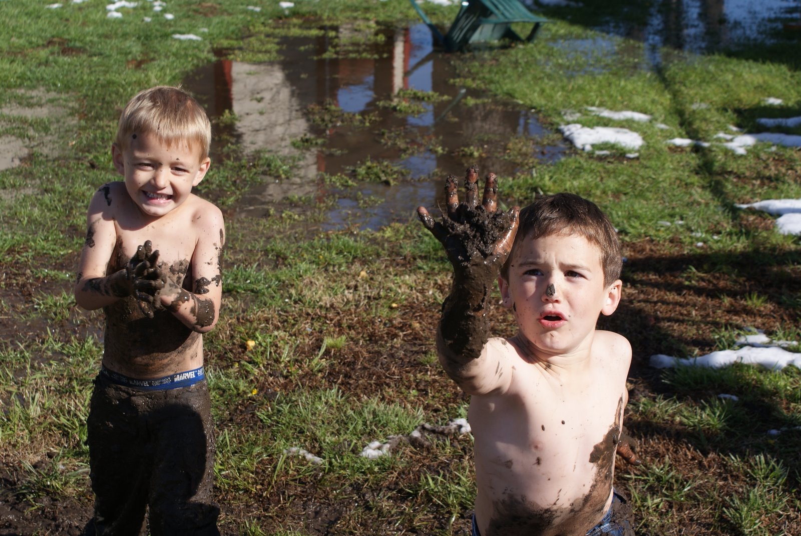 [boys+in+mud+2.jpg]