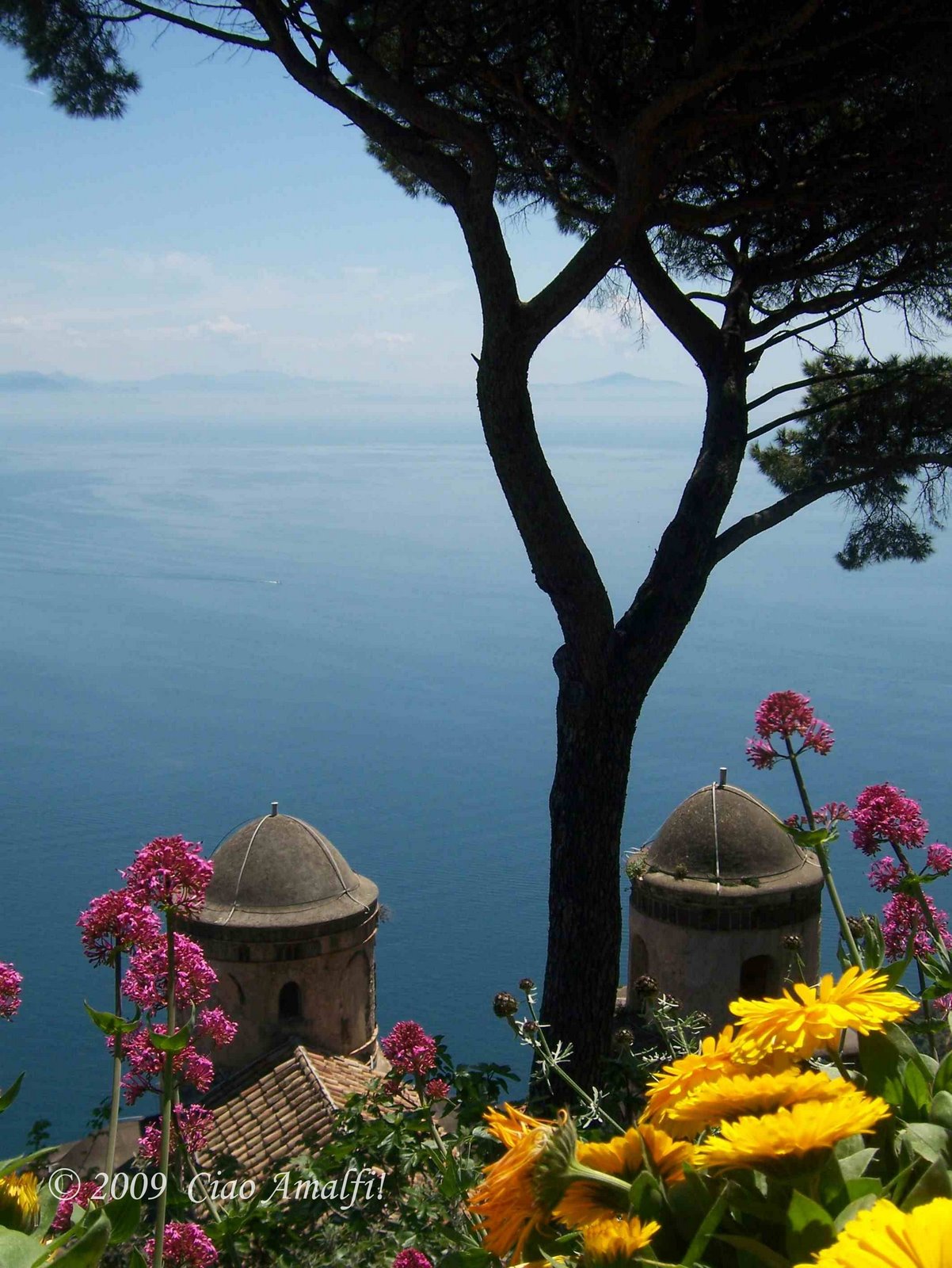 [Ciao+Amalfi+Blog+Villa+Rufolo+Church.jpg]