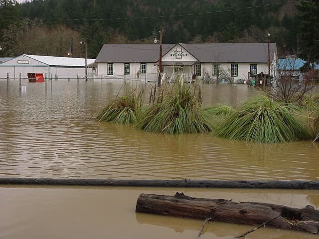 [FLOOD+2009+CATHLAMET+7.JPG]