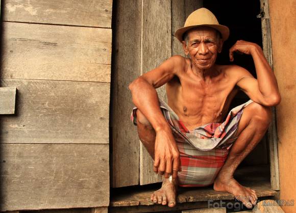 http://4.bp.blogspot.com/_1zc9VEIfbYw/Swa7MWDe6YI/AAAAAAAAAa0/okj8qrgSAjQ/s1600/Senyum1.jpg
