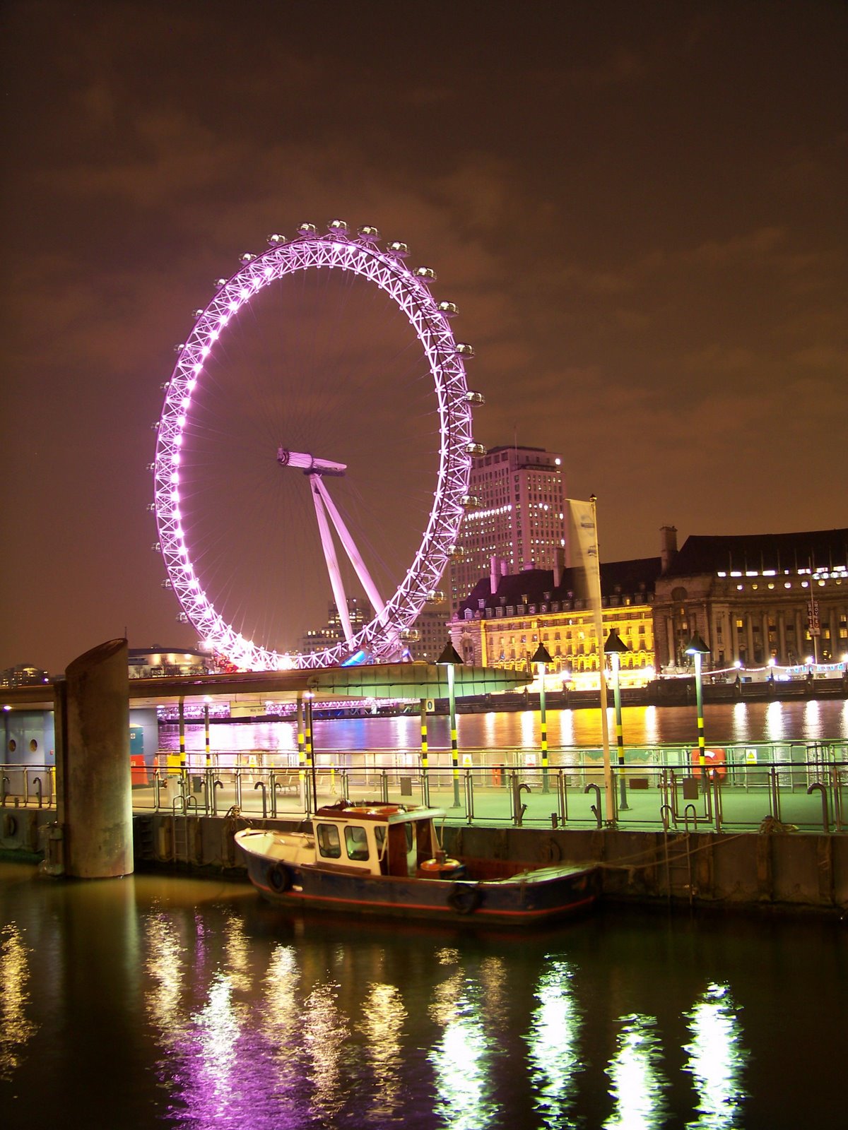 [London+Eye+with+Boat+Night.jpg]