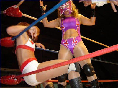 Princessa Sugey wrestling Dark Angel.