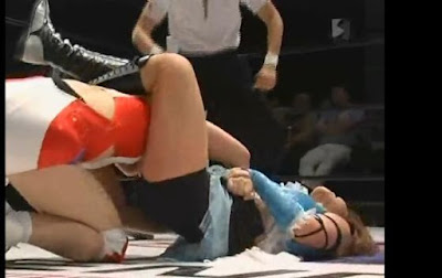 Misaki Ohata-Ayako Sato-japanese womens wrestling-arm bar
