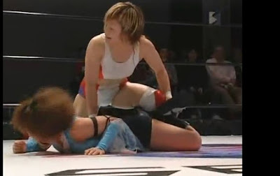 Misaki Ohata-Ayako Sato-japan wrestling-double leg lock