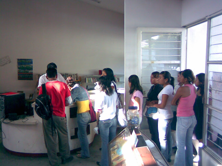 USUARIOS EN LA BIBLIOTECA