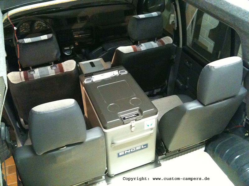 [03-02+Kühlbox-Sitze+v+oben+Kopie.jpg]