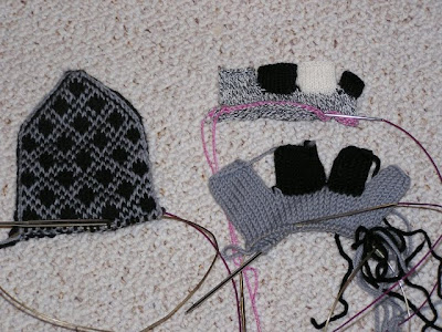 picture of mitten in progress, with parts