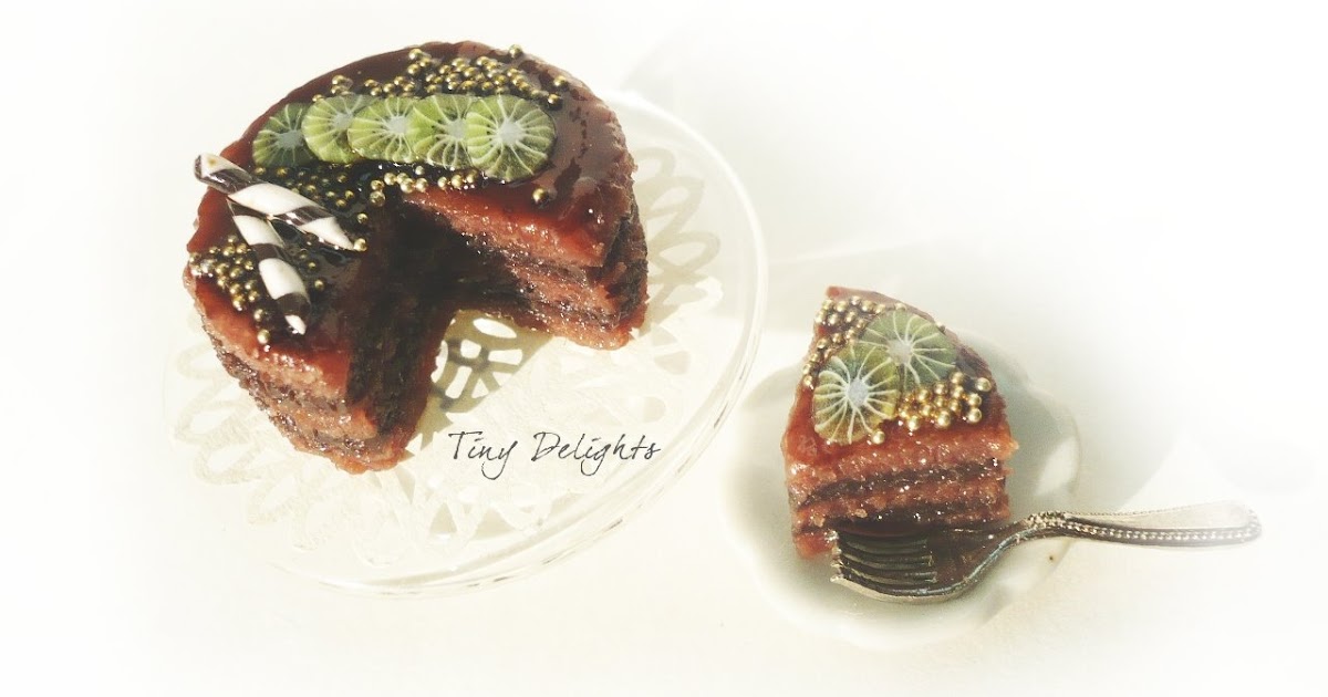 Tiny Delights Chocolate Fudge Cake & Kiwi