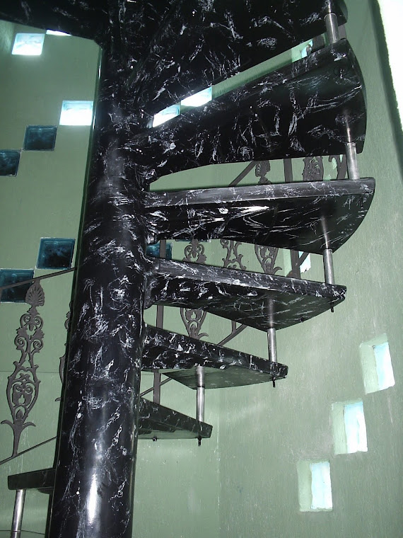 Escada  caracol  nero marquina