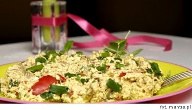 Vege 'jajecznica' z tofu Przepis na wegetariańską 'jajecznicę' z tofu