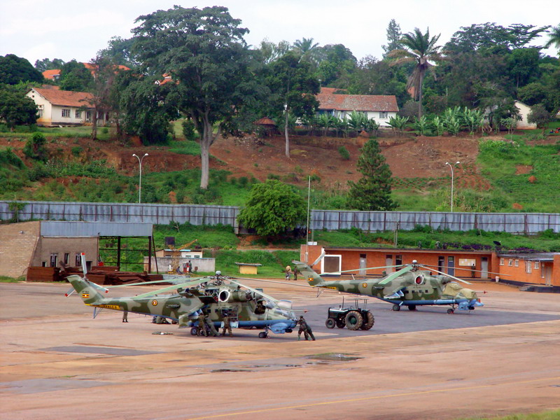 Armée Ougandaise/Uganda Peoples Defence Force (UPDF) Uganda_Mi-24PN%2520Hind