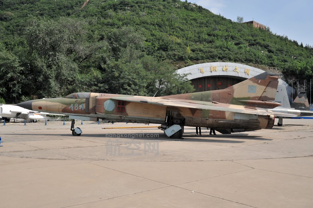 [MIG-23MS+4215+EGIPCIO+1.jpg]