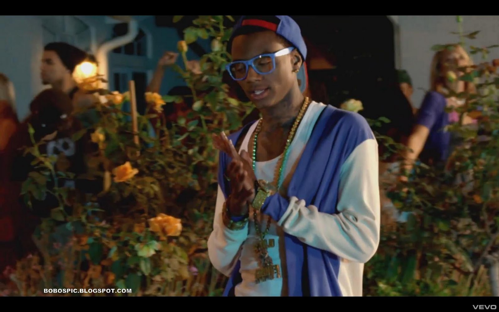 Music Video Pics Soulja Boy Tell'em Speakers Going Hammer video pictures