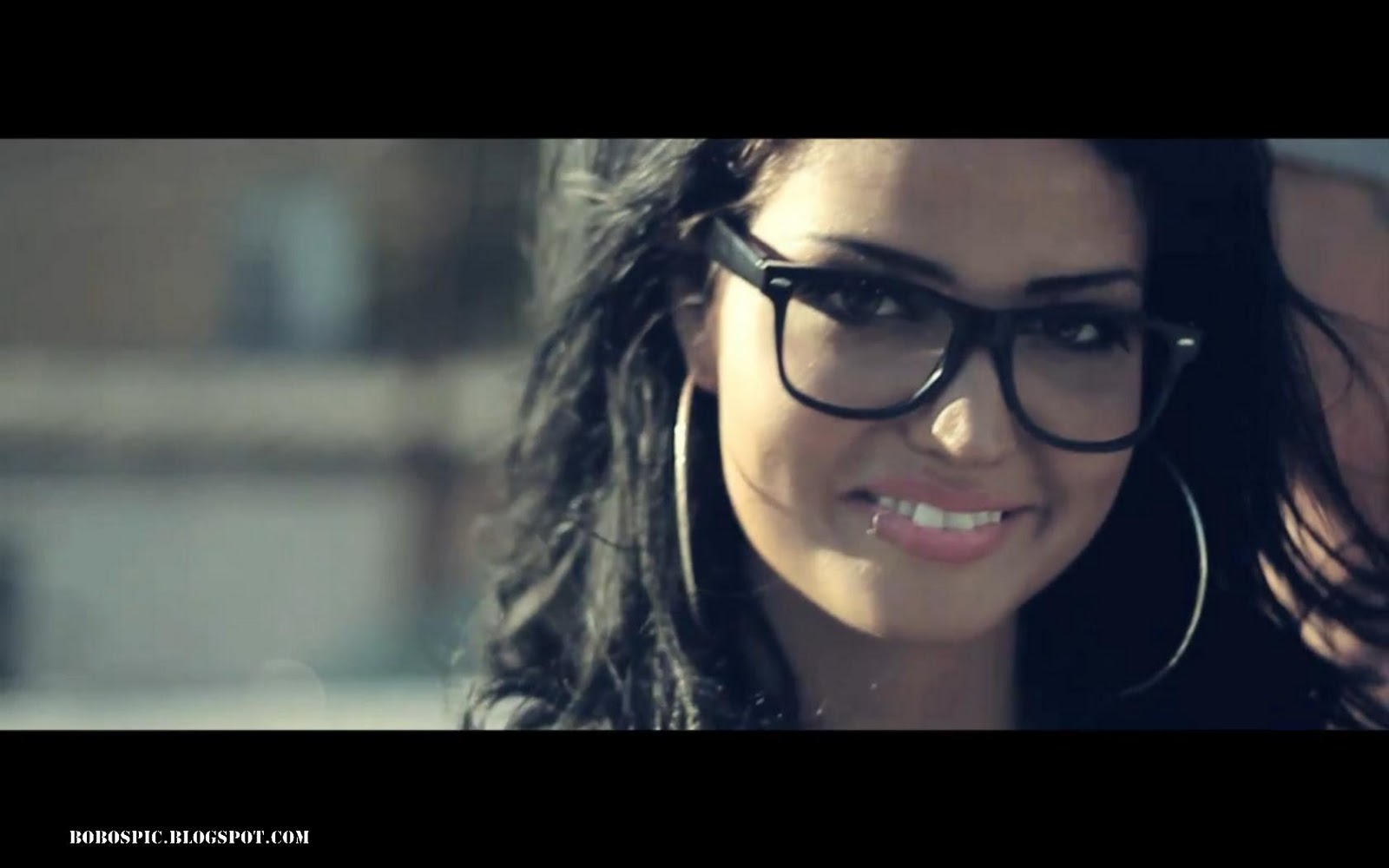 Music Video Pics Wiz Khalifa Black And Yellow video pictures