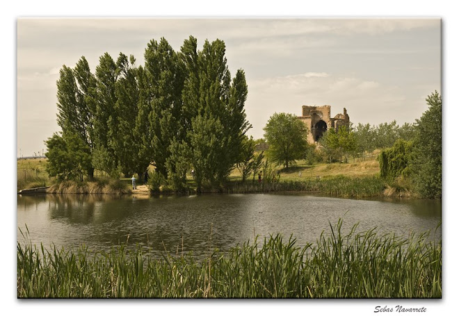 Laguna Recomba y ruinas iglesia S. Pedro