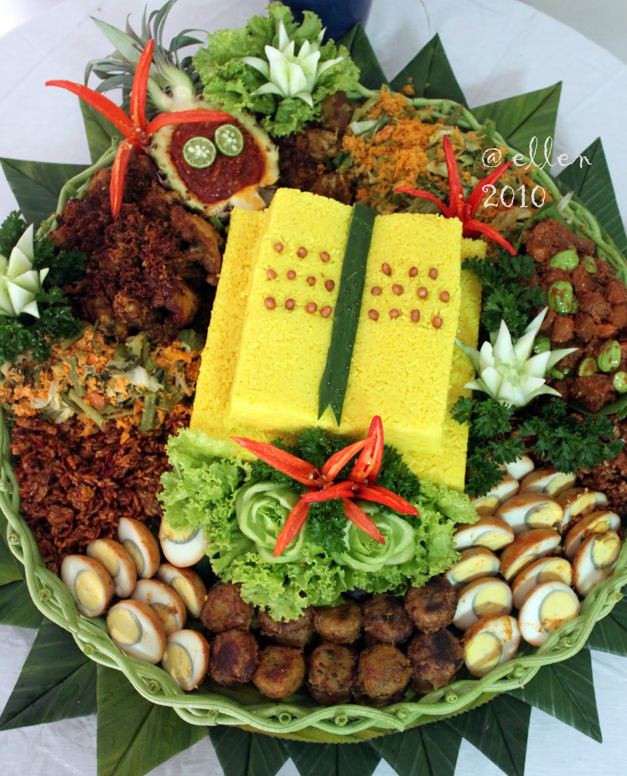 Magical Taste of Indonesian Cuisine: Tumpeng Buku