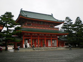 http://4.bp.blogspot.com/_2MxY3rBSqSc/SCe2QnmscxI/AAAAAAAABvg/57tINL1wXmk/s320/Heian-jingu_entrance.JPG