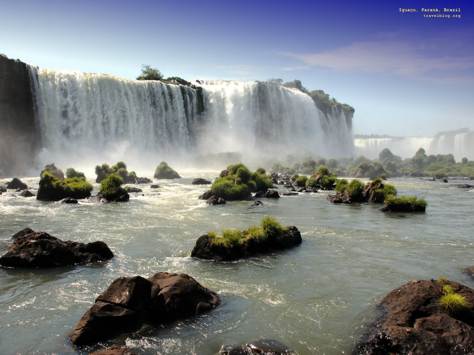 http://4.bp.blogspot.com/_2PPaaUqMnW0/TNPXiTuQH6I/AAAAAAAAAIU/bfIoa-RwaBA/s1600/waterfall_desktop_background-1600x1200.jpg