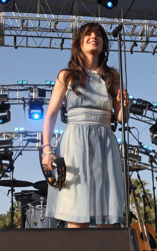 Zooey Deschanel Zooey somehow manages to look put-together (not a hair out ... Zooey Deschanel Zooey somehow manages to look put-together (not a hair out ...